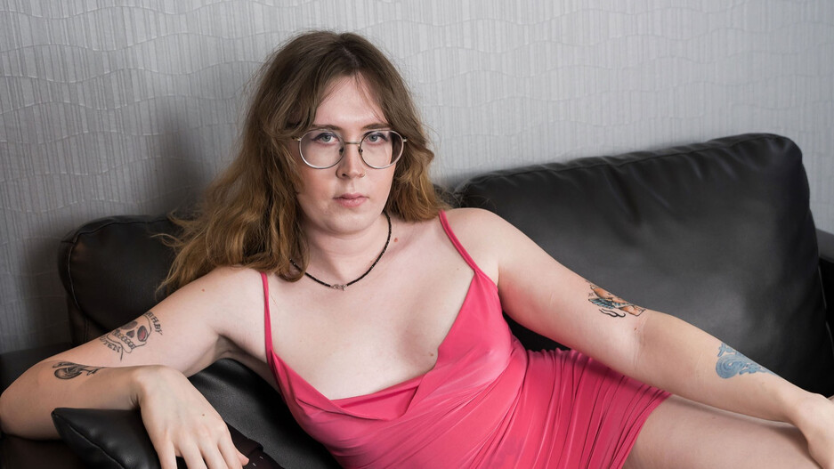 BobsTGirls-Isla Cypress-Dripping with Desire