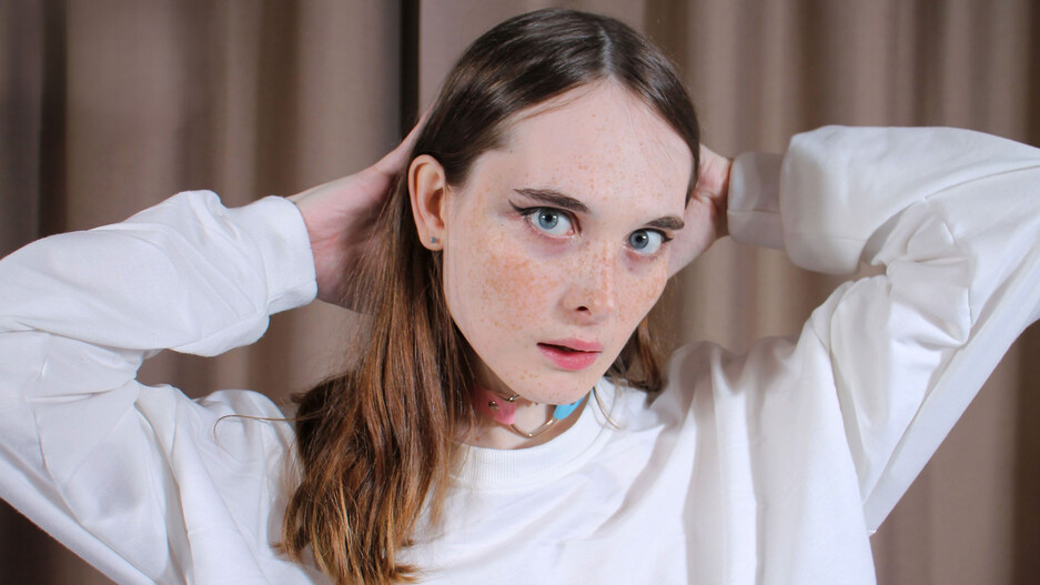 BobsTGirls-Elka-Eyes That Melt Snow